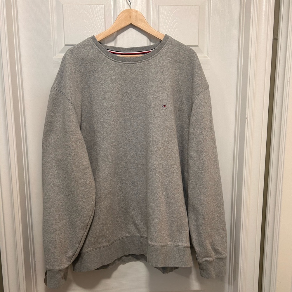 Tommy Hilfiger Men's Fleece Solid Crewneck Sweatshirt, grey, size XXXL.